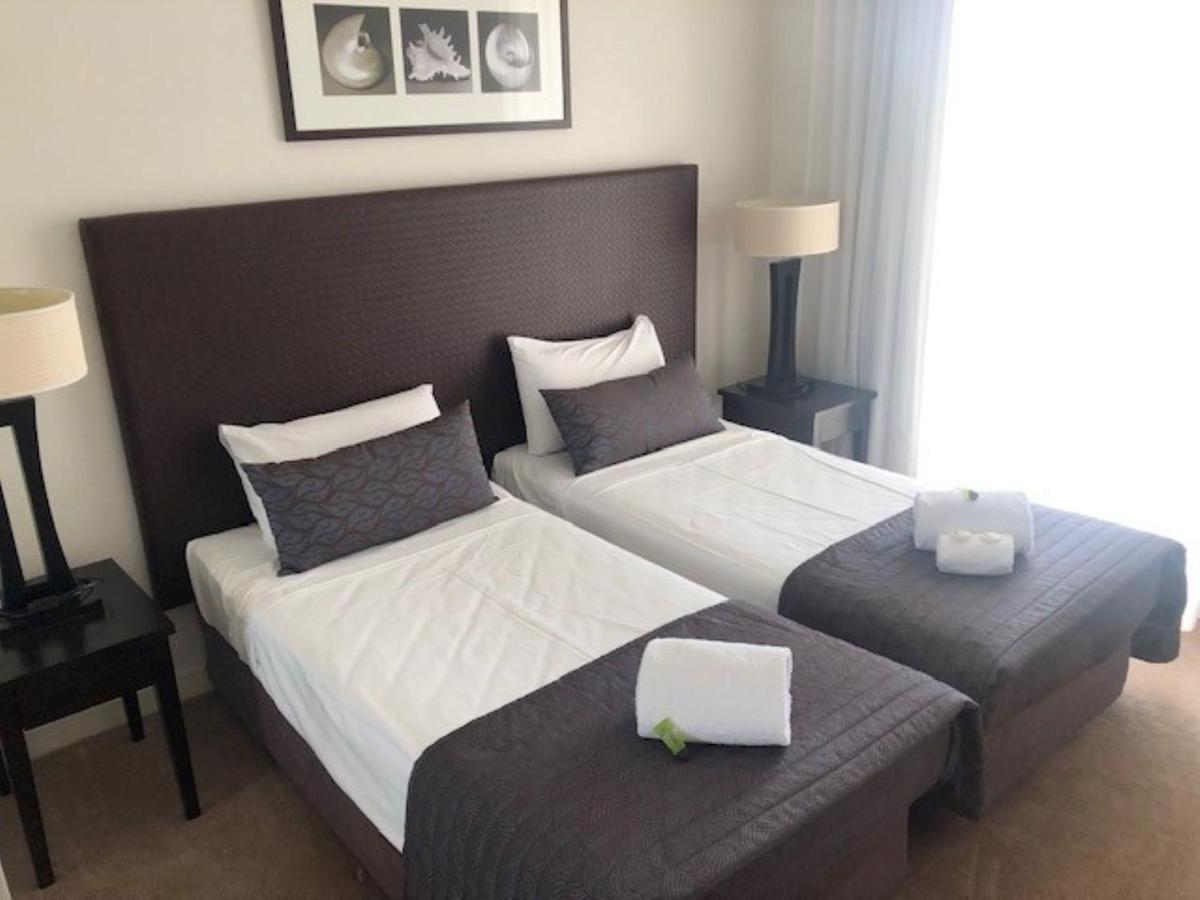 Grand Mercure Allegra Hervey Bay Ngoại thất bức ảnh A bedroom at the hotel