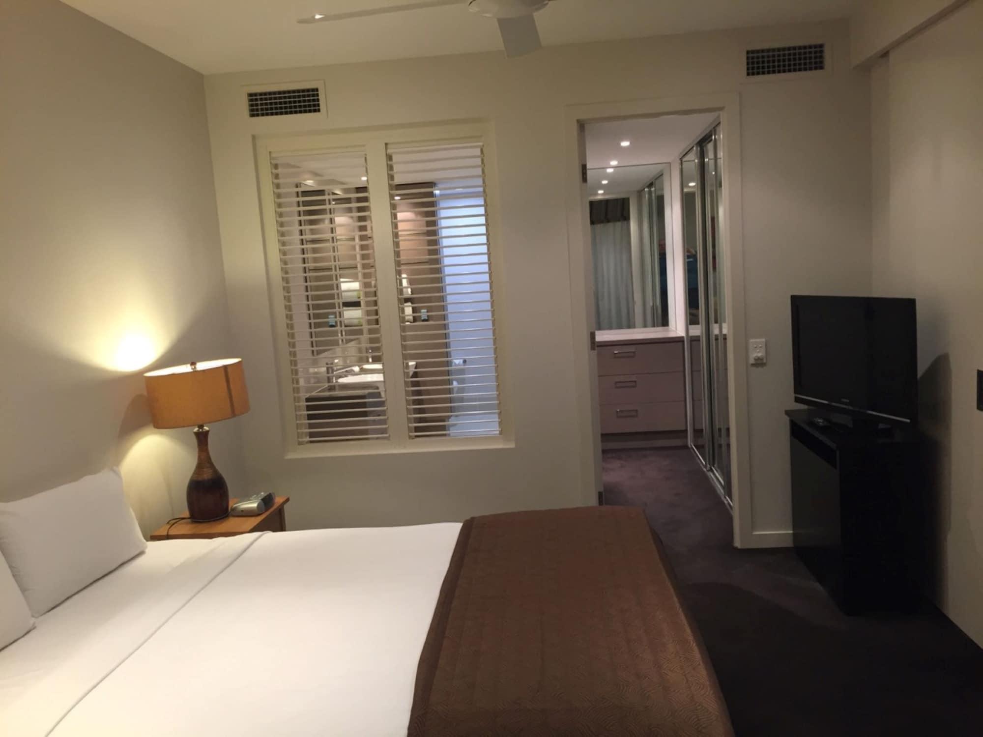 Grand Mercure Allegra Hervey Bay Ngoại thất bức ảnh A bedroom at the hotel
