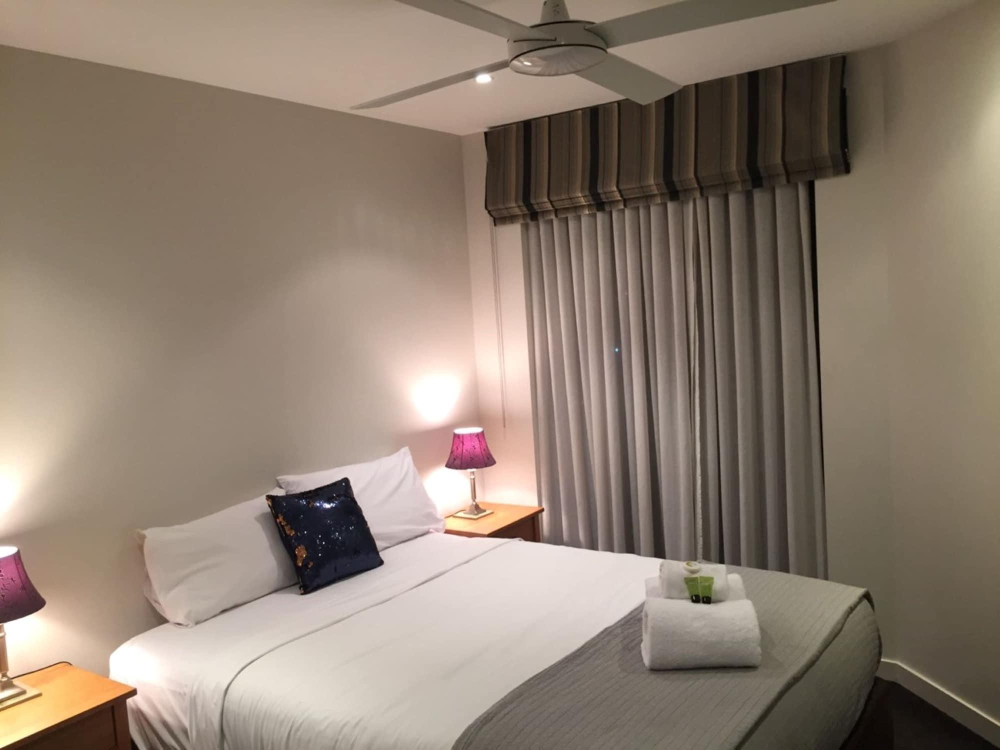 Grand Mercure Allegra Hervey Bay Ngoại thất bức ảnh A bedroom at the hotel