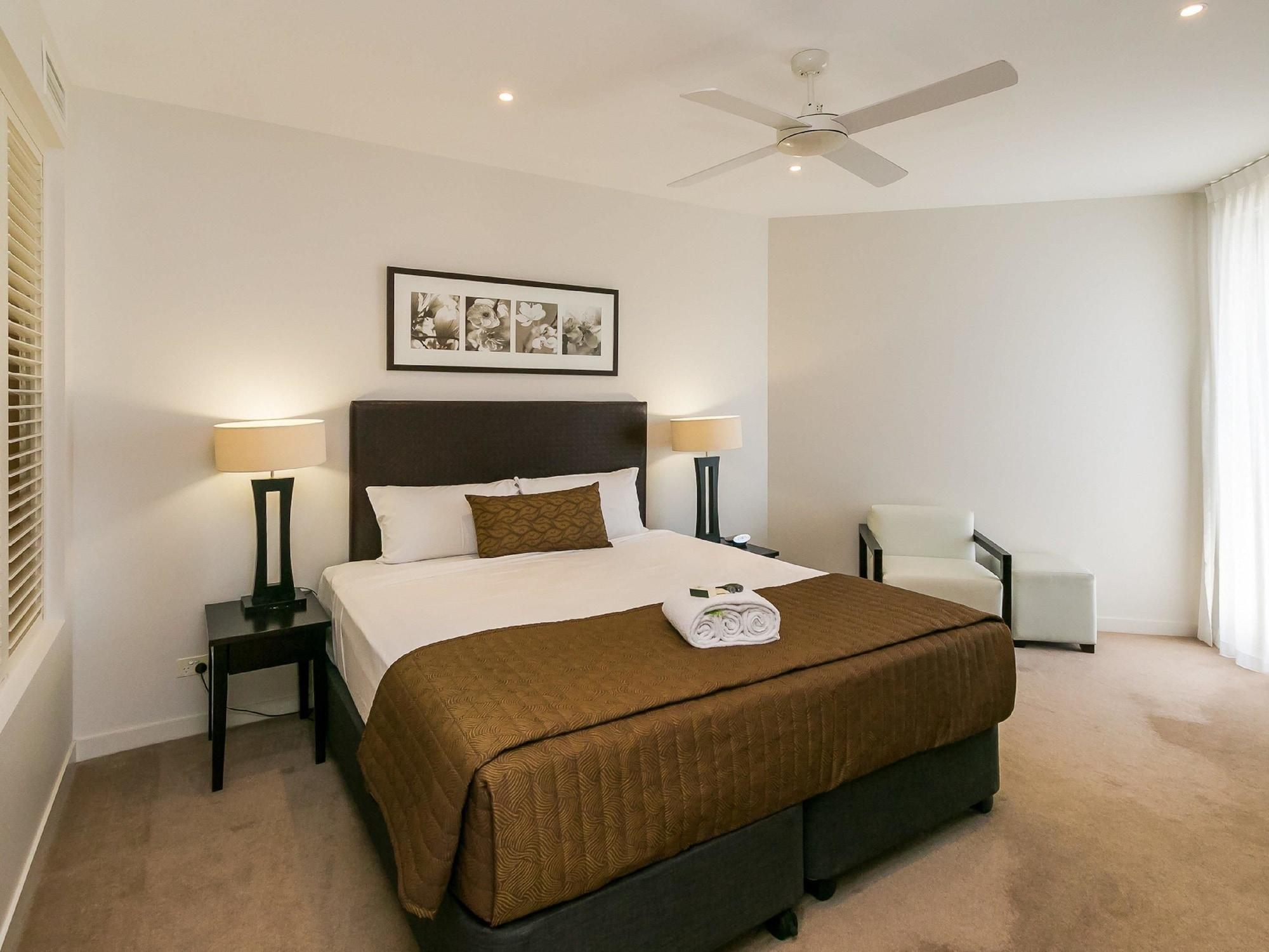 Grand Mercure Allegra Hervey Bay Ngoại thất bức ảnh A bedroom at the hotel
