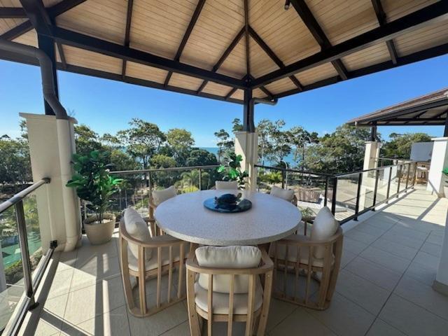 Grand Mercure Allegra Hervey Bay Ngoại thất bức ảnh Rooftop terrace at the resort