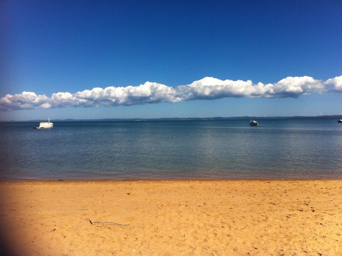 Grand Mercure Allegra Hervey Bay Ngoại thất bức ảnh View of the bay from the beach