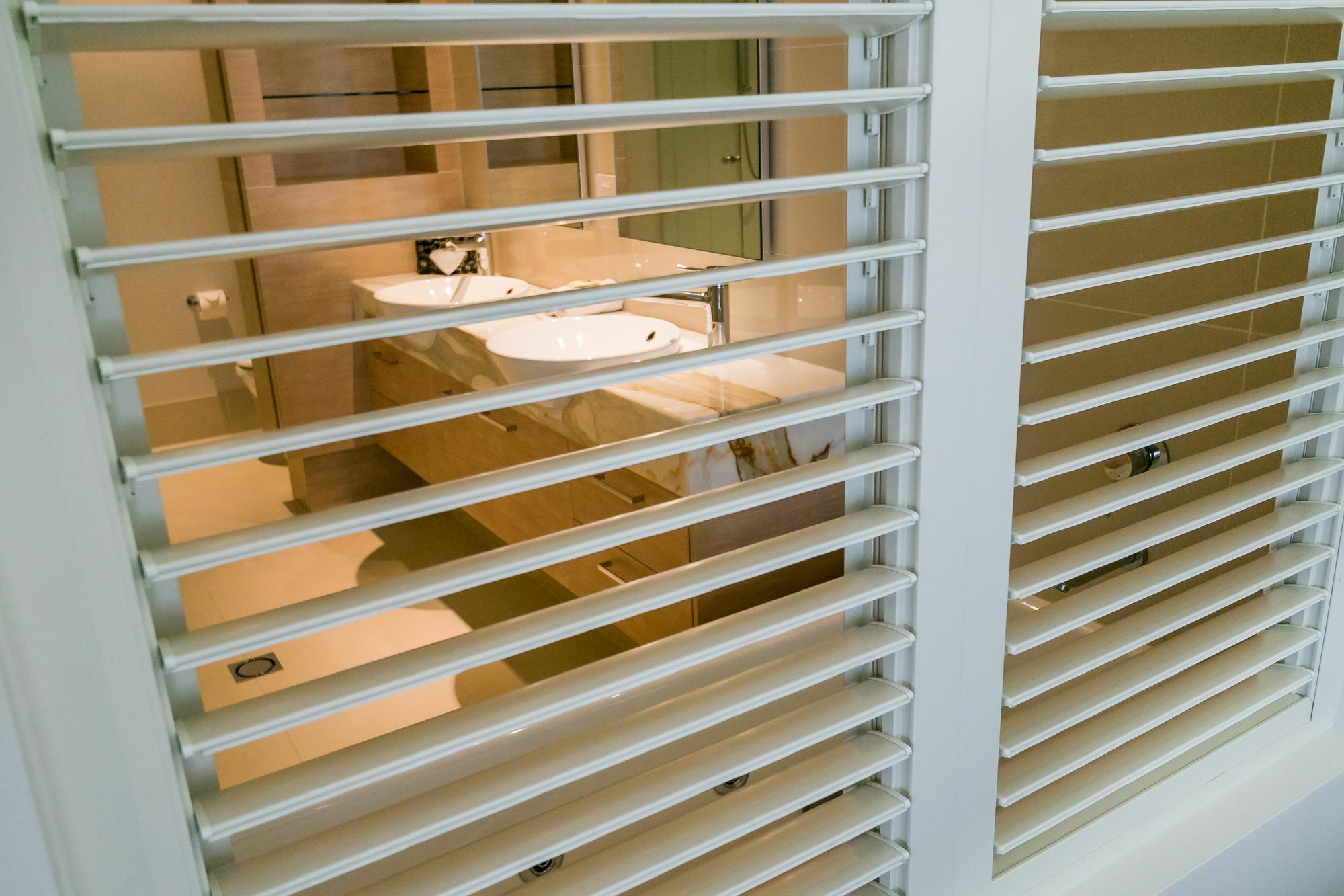 Grand Mercure Allegra Hervey Bay Ngoại thất bức ảnh A window shutter