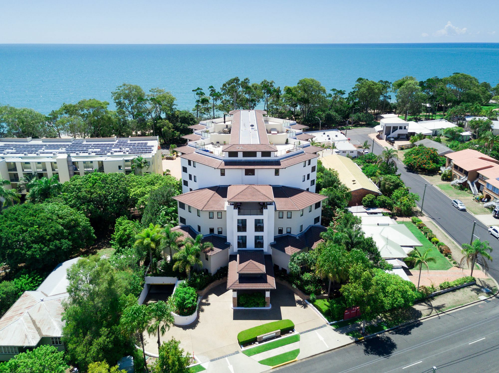 Grand Mercure Allegra Hervey Bay Ngoại thất bức ảnh Aerial view of the complex