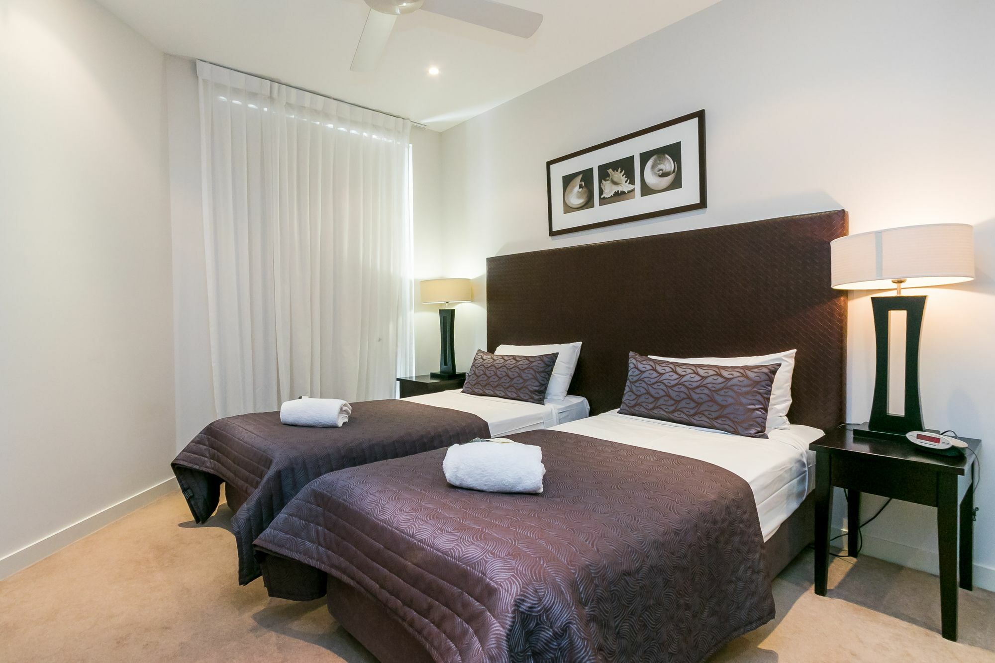 Grand Mercure Allegra Hervey Bay Ngoại thất bức ảnh A bedroom at the Mantra on Broadbeach
